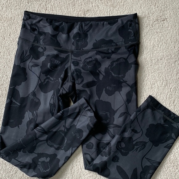 lululemon athletica Pants - Lululemon Capri: